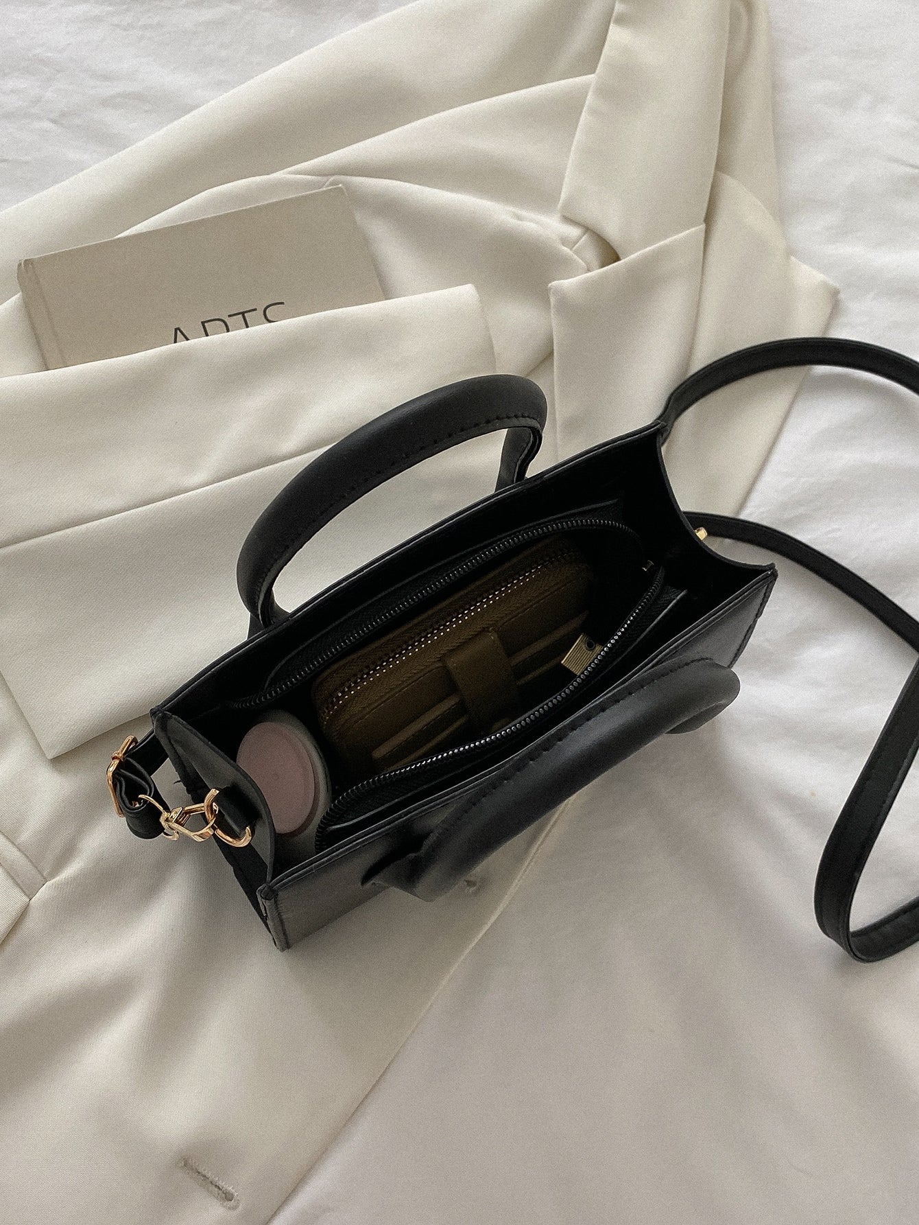 Sac carré noir minimaliste avec poignée, pour travail