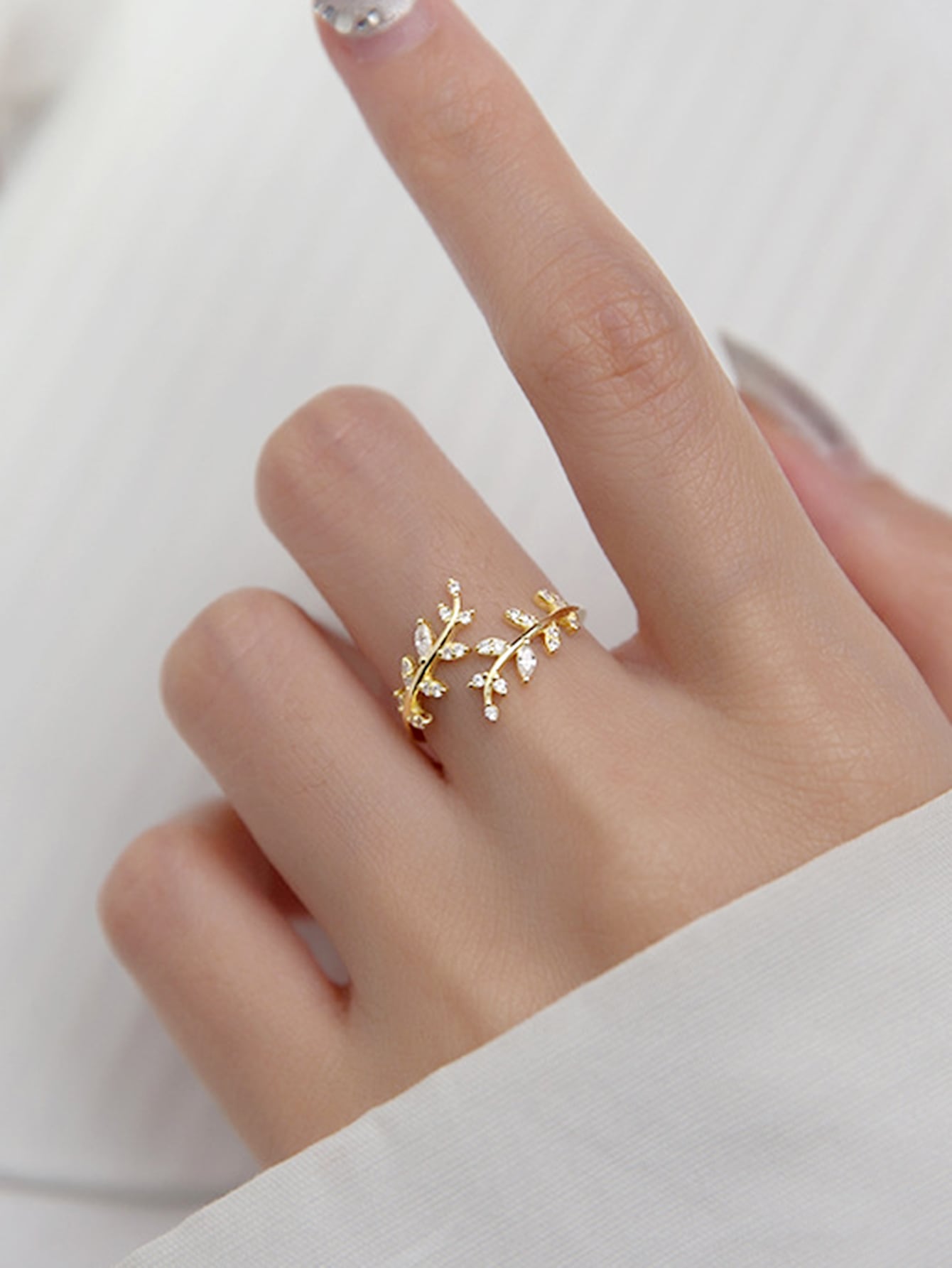 Bague ouverte zircone cubique motif feuille