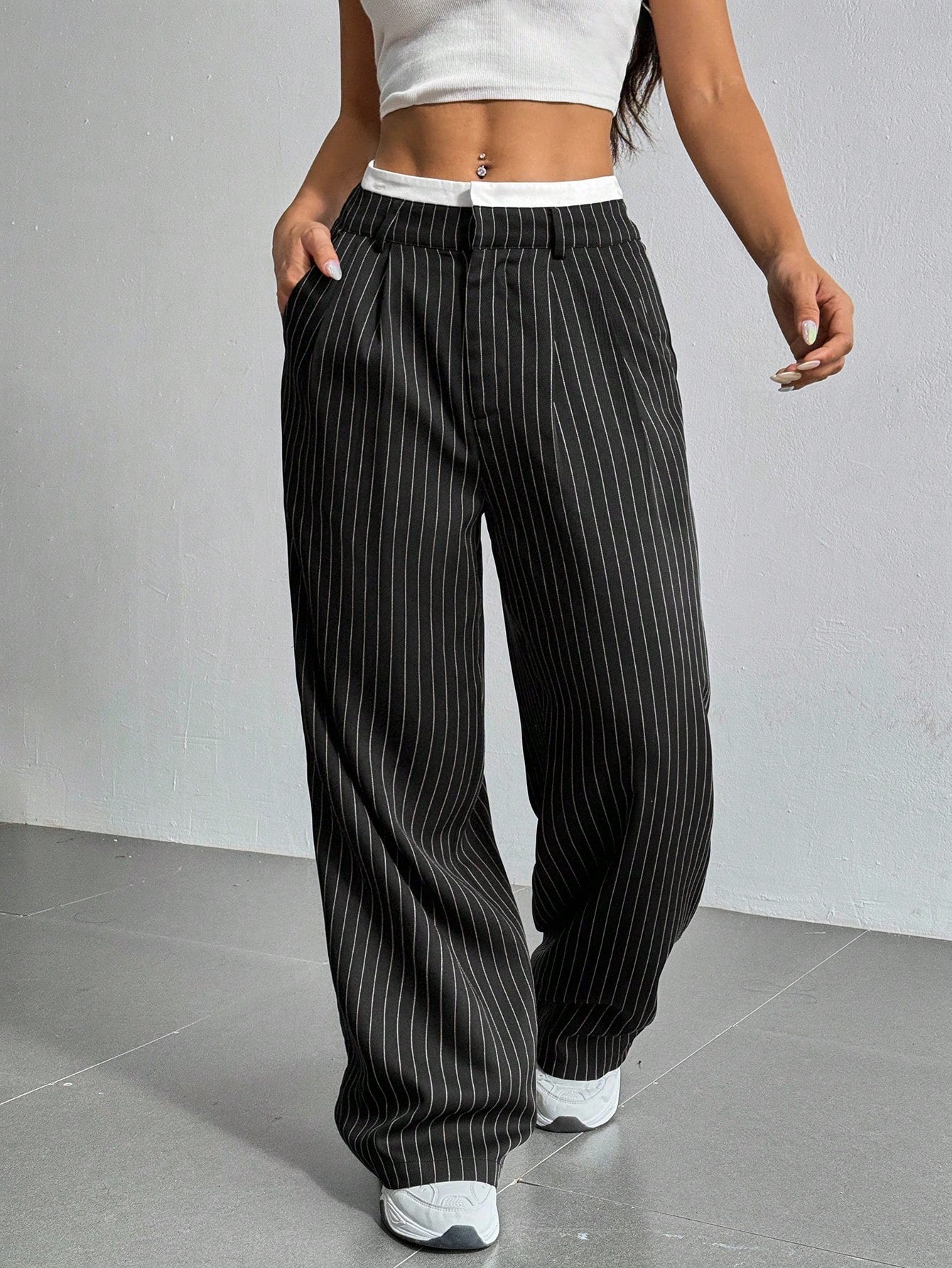 Pantalon costume femme taille haute rayures larges