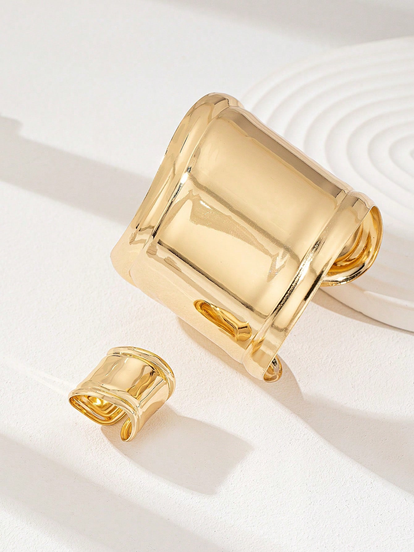 Set bracelet et anneau doré pour femmes