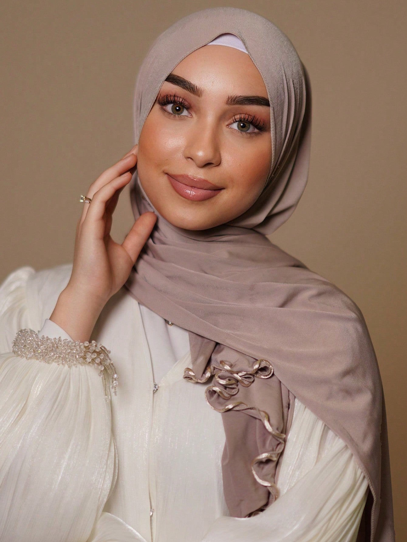Hijab en coton viscose avec bord enroulé - Couleur unie