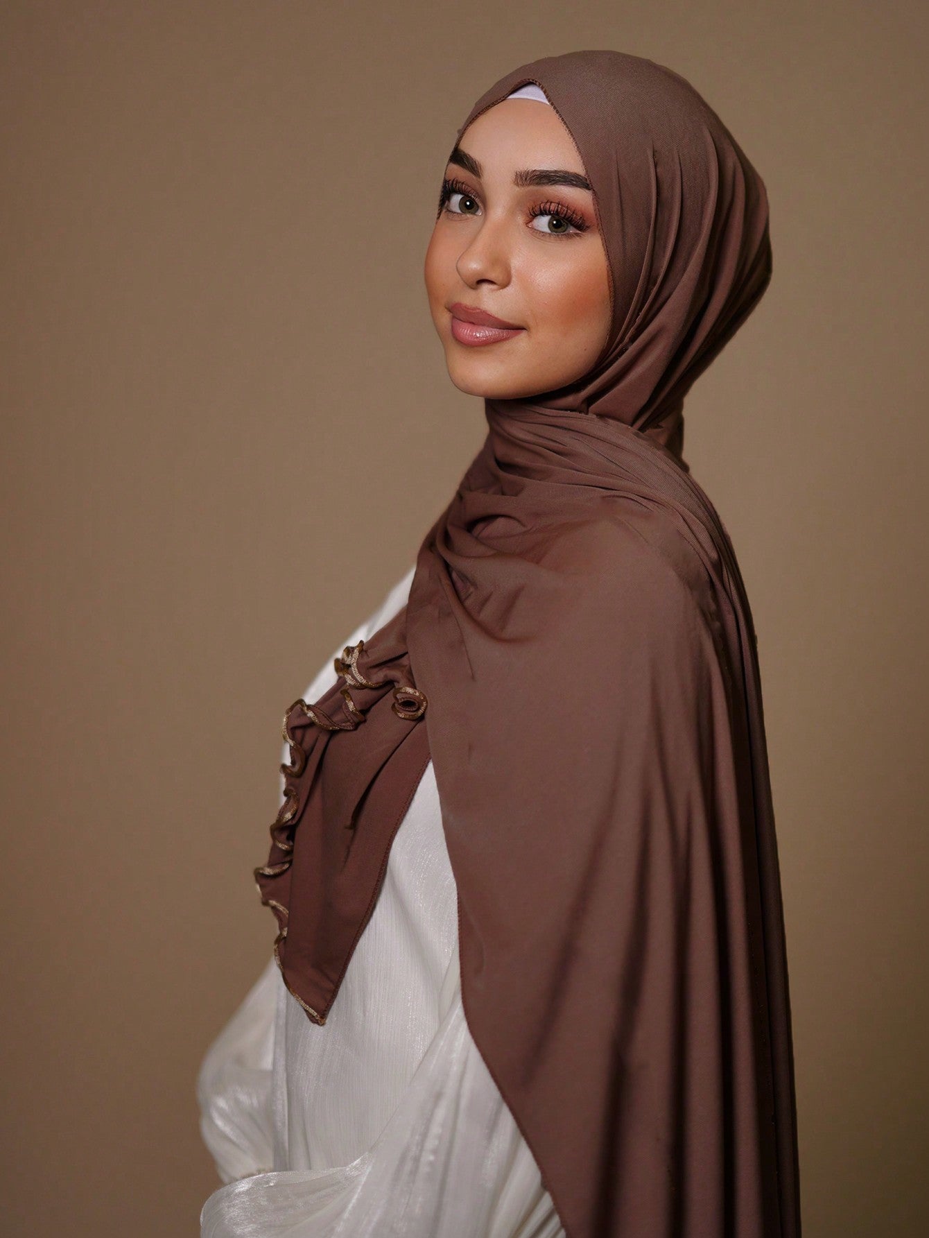 Foulard doux tricoté avec bordure ondulée pour femmes