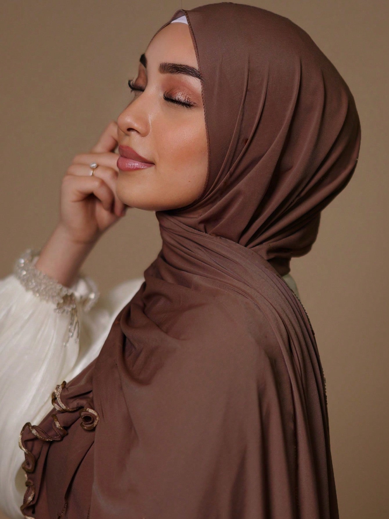 Foulard doux tricoté avec bordure ondulée pour femmes