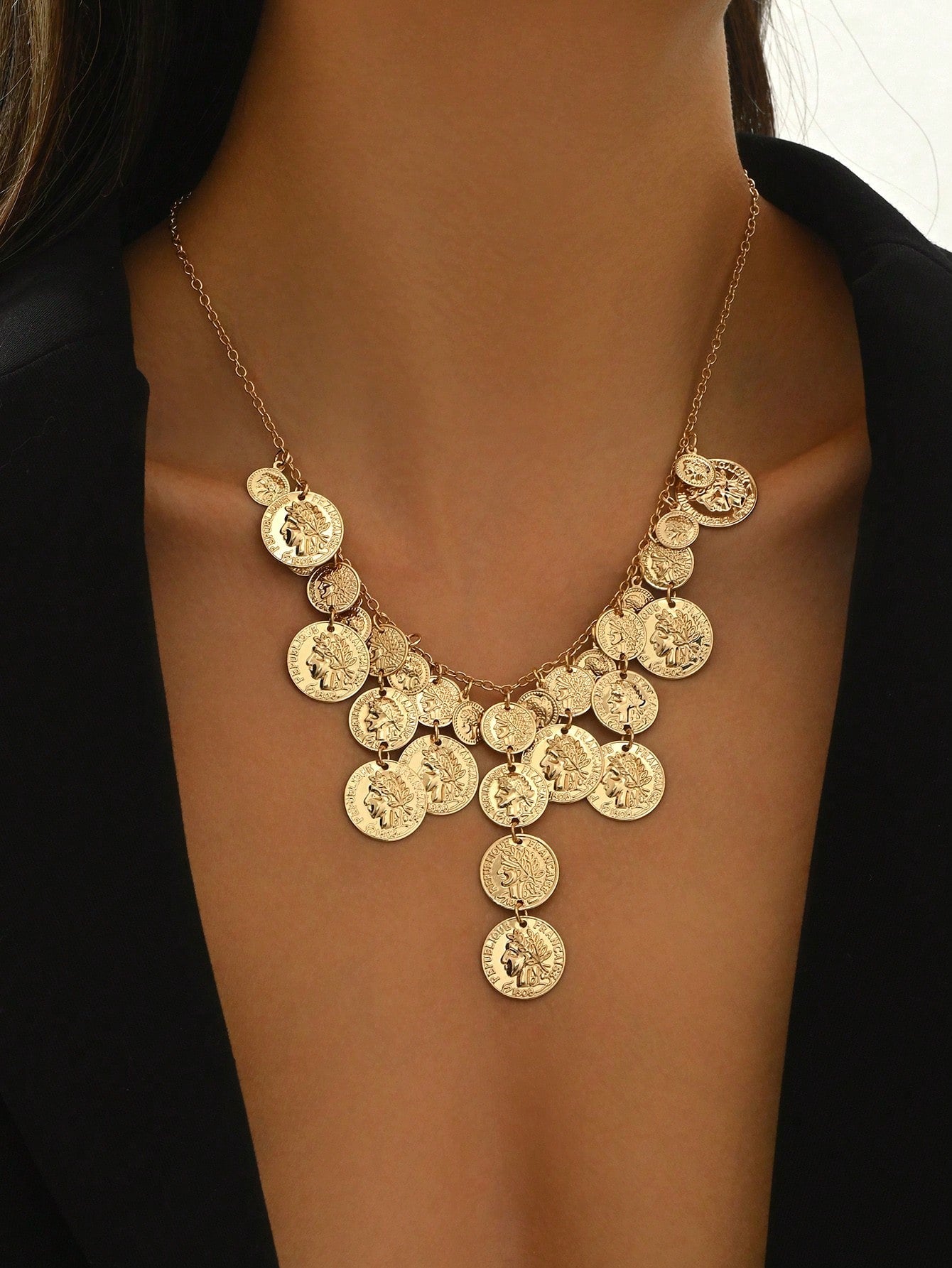 Collier pendentif pièce métal franges style punk pour femme