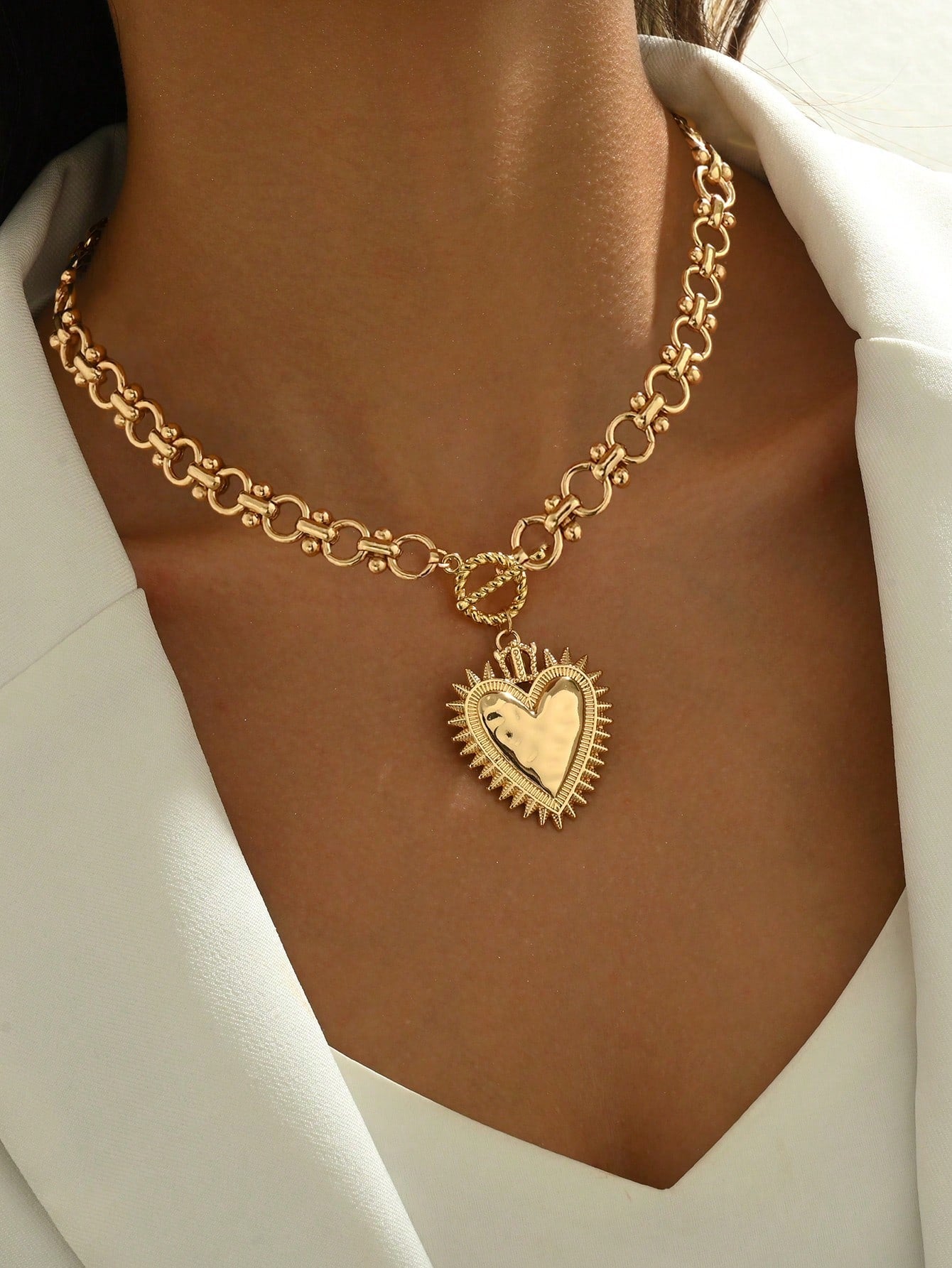 Collier pendentif cœur en métal doré, minimaliste et chic