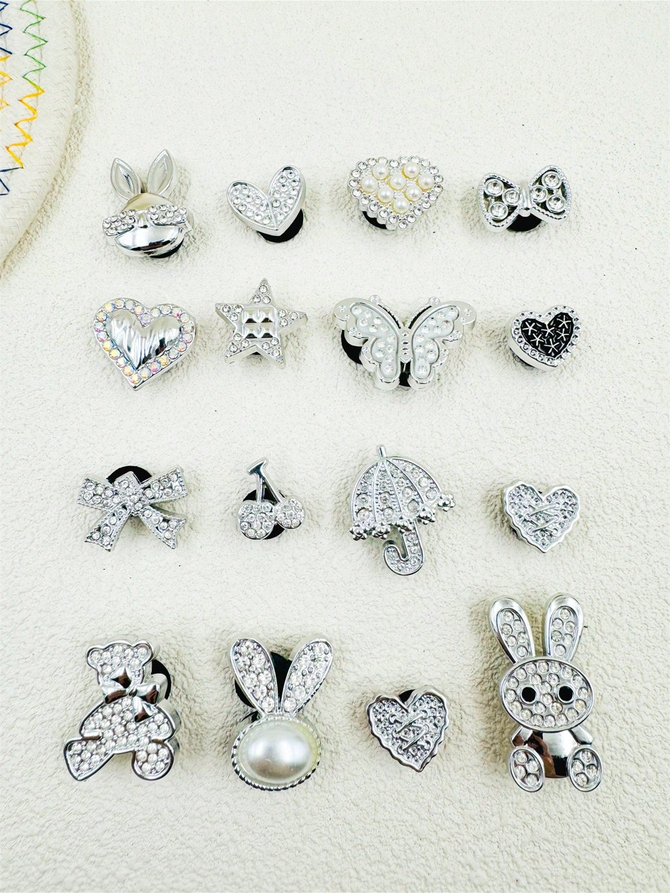 16 Charms Résine pour Chaussures - Cœurs, Papillons, Perles