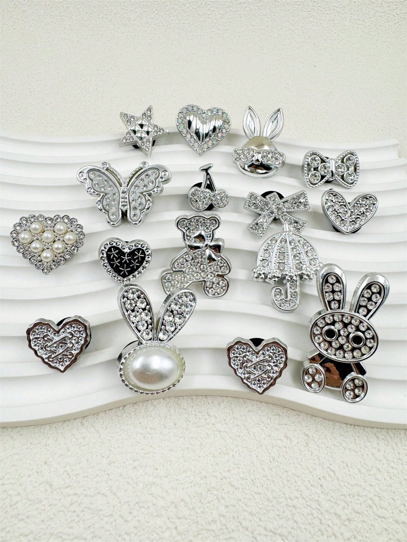 16 Charms Résine pour Chaussures - Cœurs, Papillons, Perles