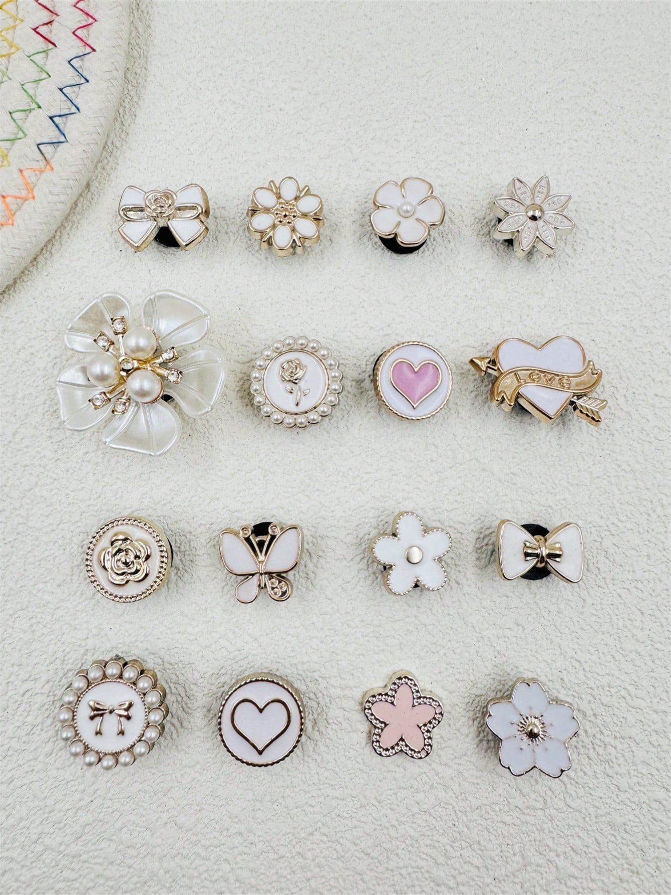 16 Perles Décoratives Résine pour Chaussures - Cœurs et Papillons