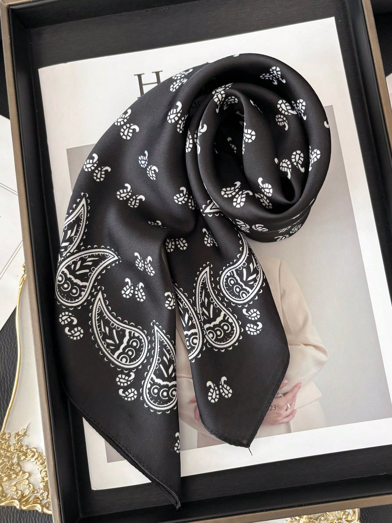 Foulard carré satin 70x70cm - Imprimé femme