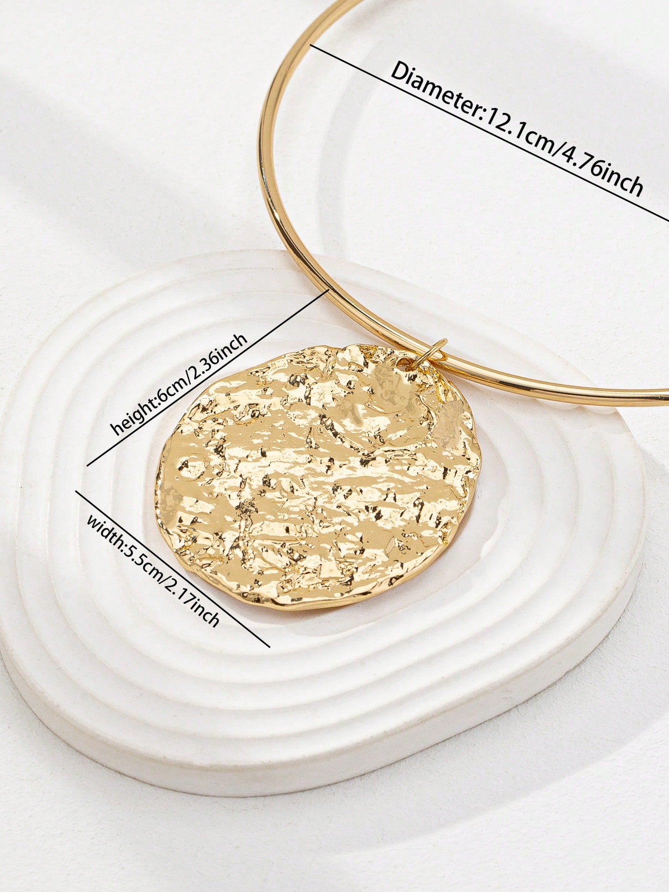 Collier ras-de-cou médaillon ovale doré pour femmes
