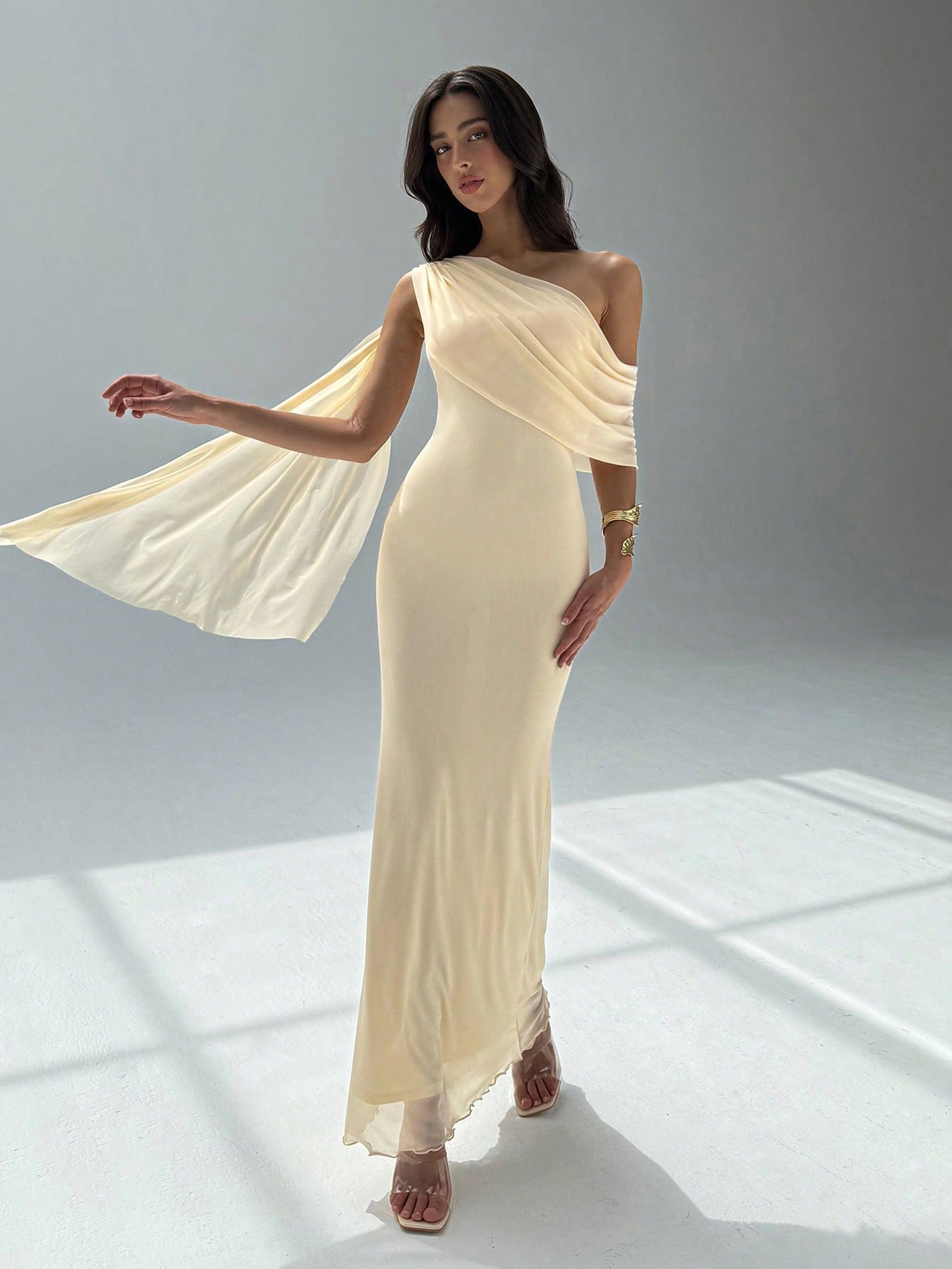 Robe en mousseline de soie asymétrique