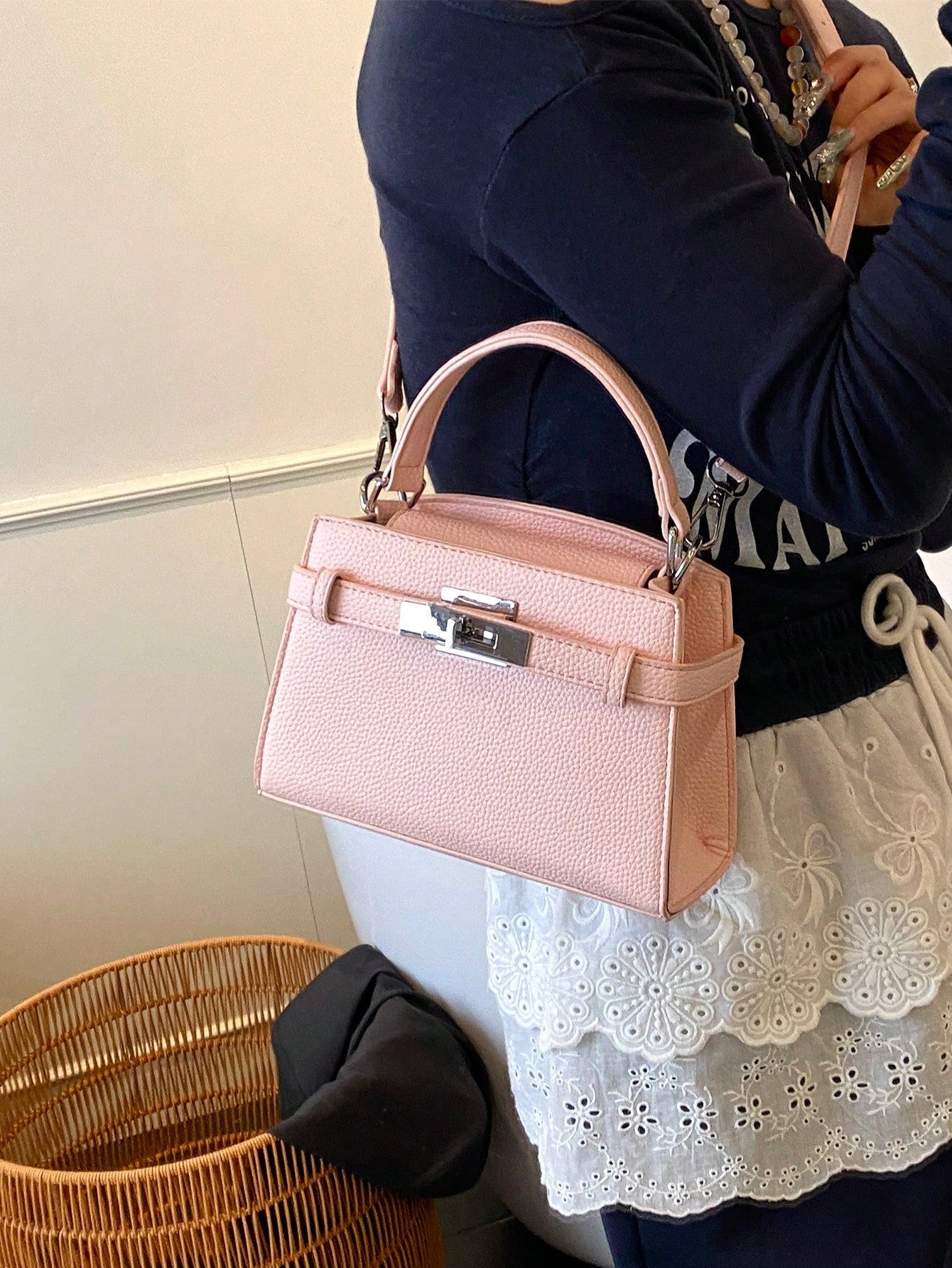 Sac à main femme motif litchi, sangle réglable, cuir haute gamme