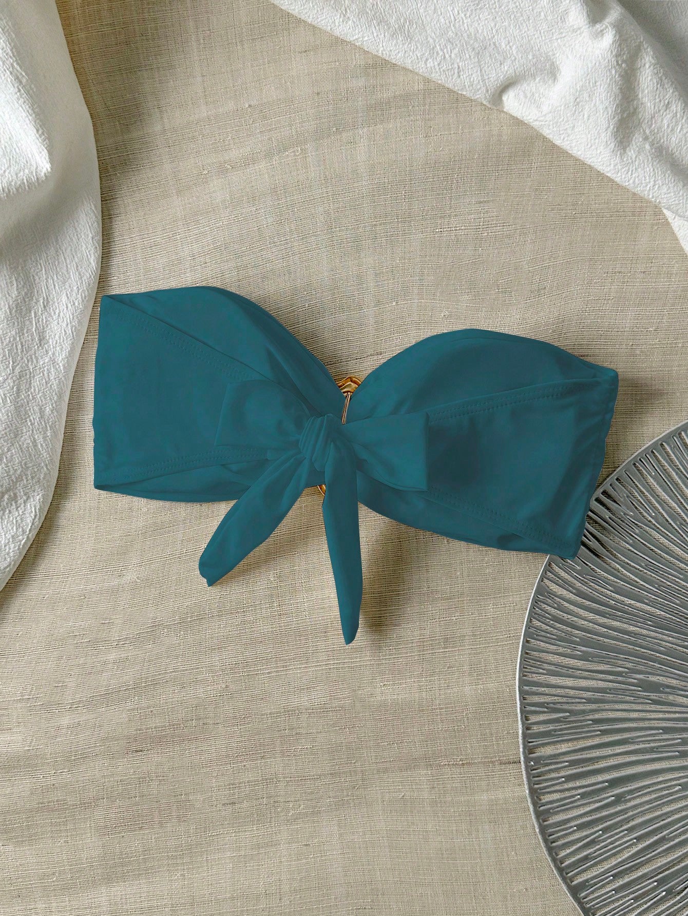 Top de bikini bandeau femme uni avec décoration métallique