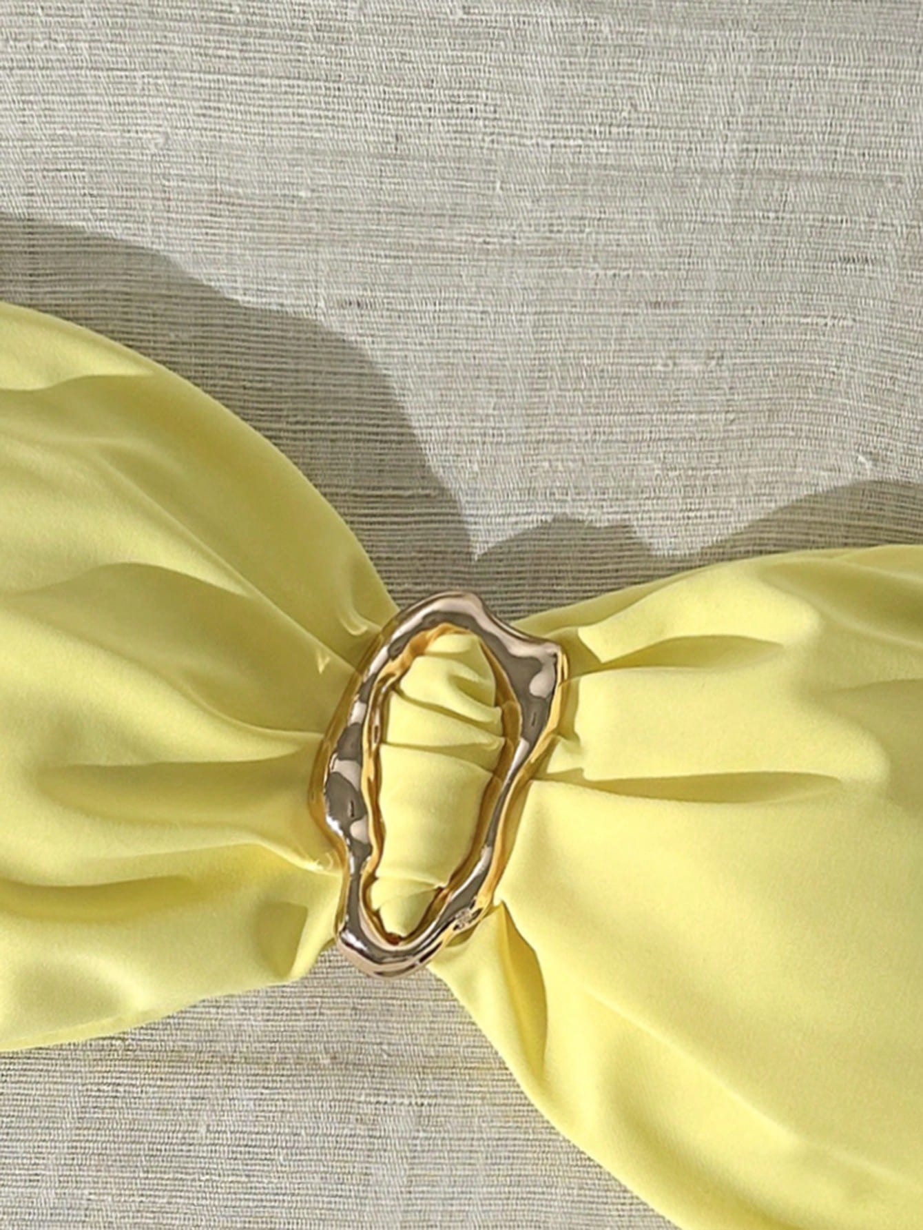 Top de bikini sans bretelles avec décoration métallique