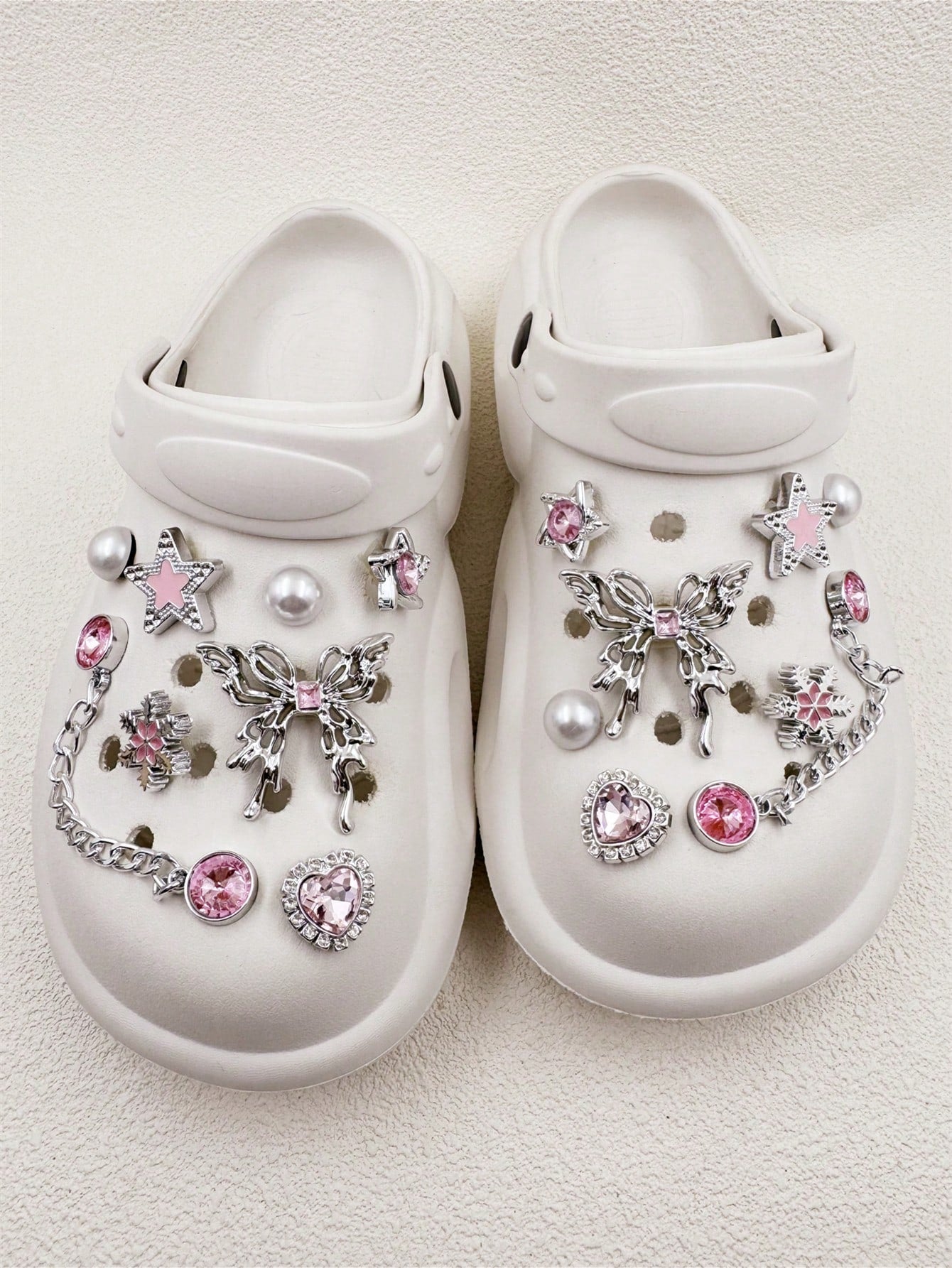 16 Décorations Cœur Résine avec Perles et Strass pour Chaussures