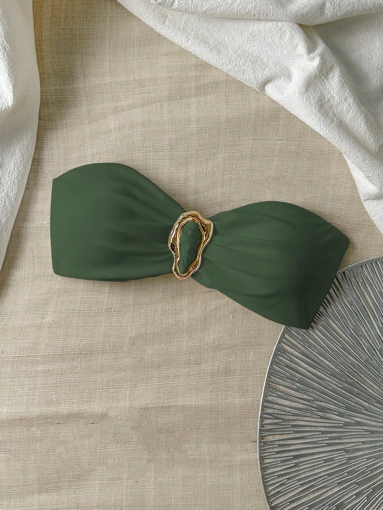 Bikini femme unicolore sans bretelles avec déco métallique