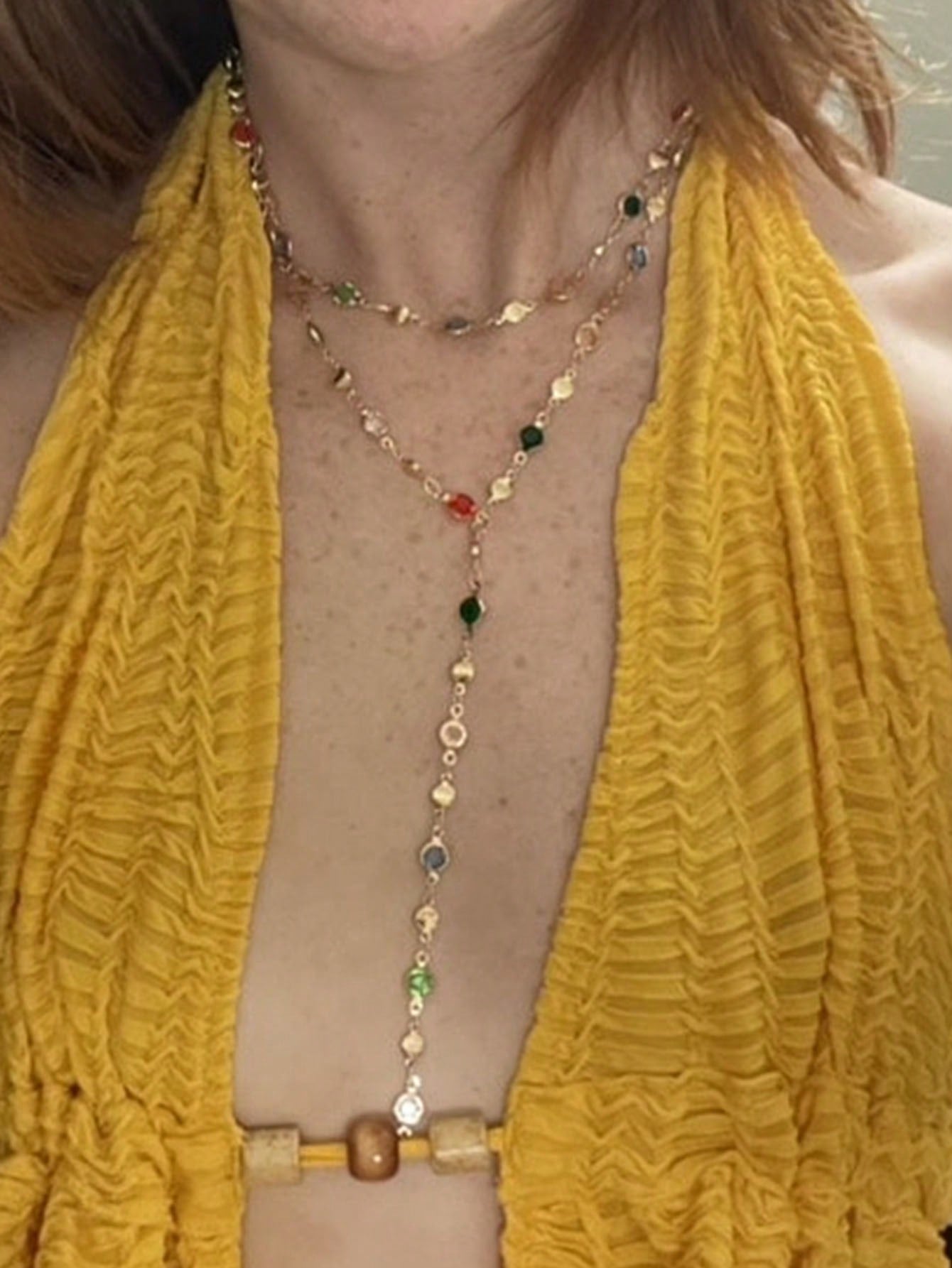 Collier long en métal avec pendentifs cœur, croix et cristal