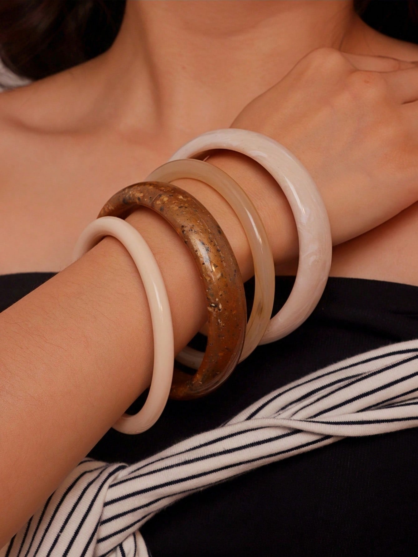 Set de 4 bracelets rétro acrylique pour femmes