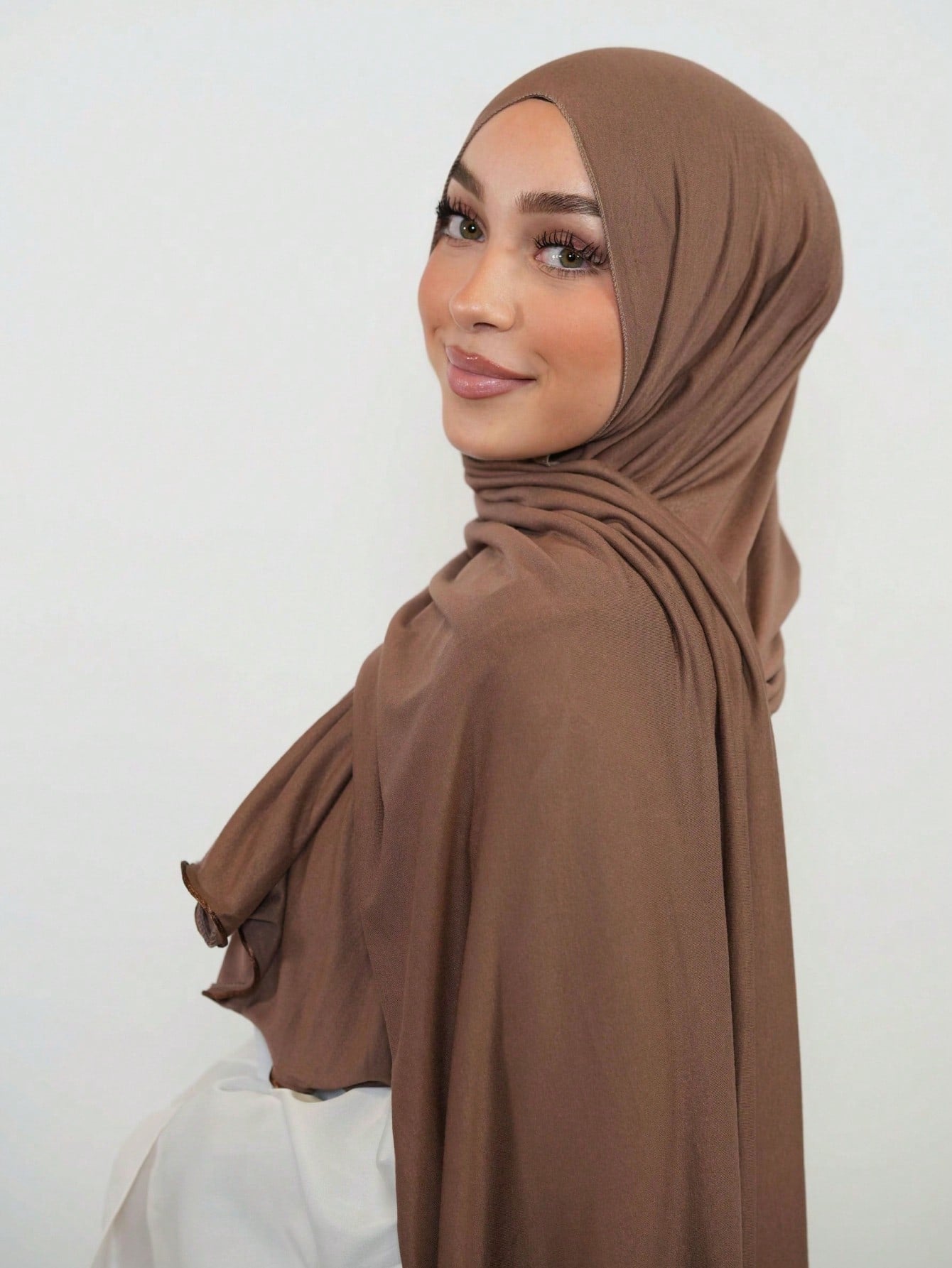 Hijab en coton viscose avec bord enroulé - Couleur unie