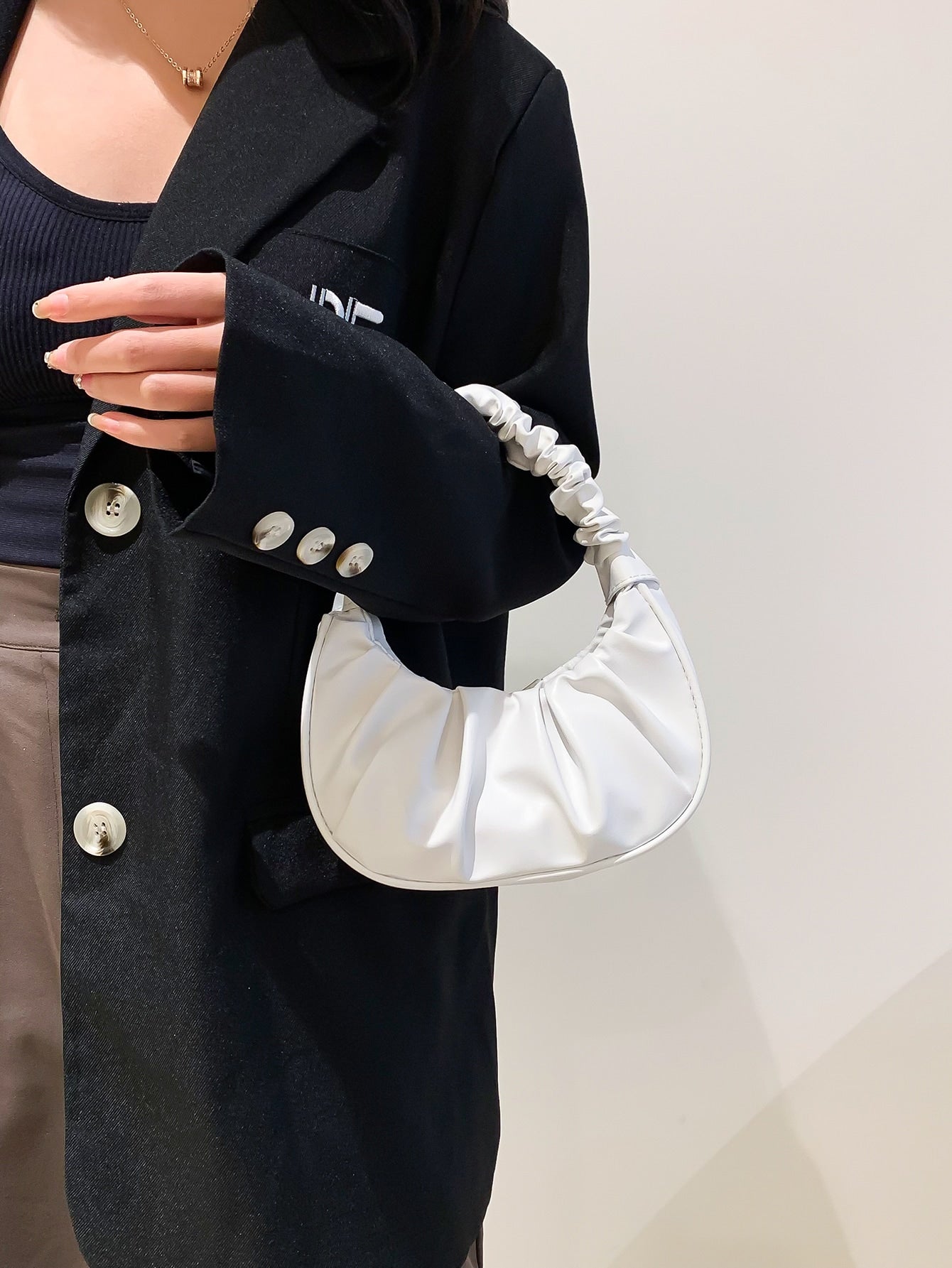 Sac bandoulière femme plissé forme nuage couleur unie