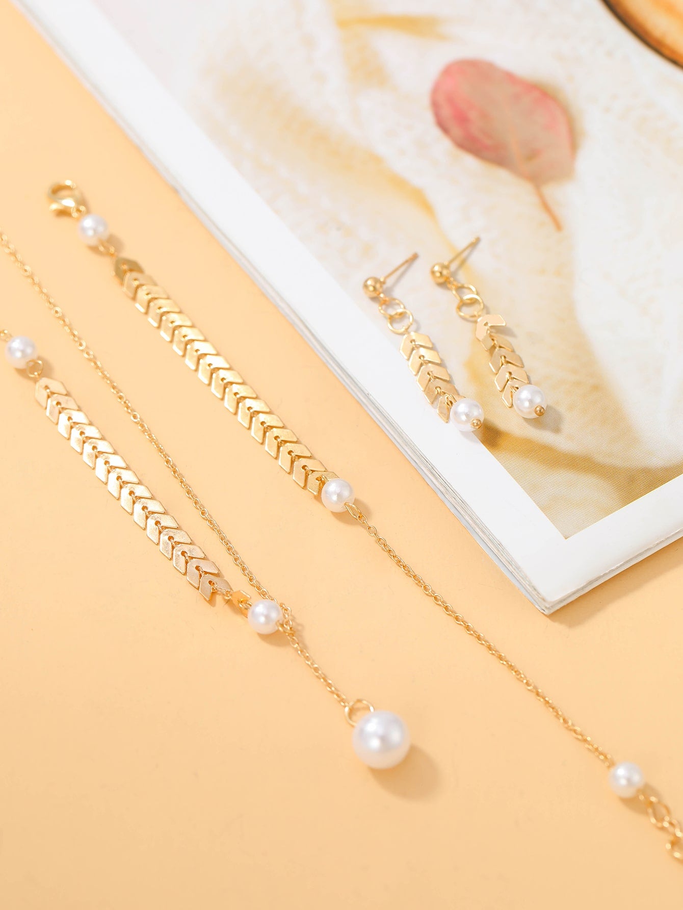 Ensemble de bijoux perles synthétiques, 4 pièces