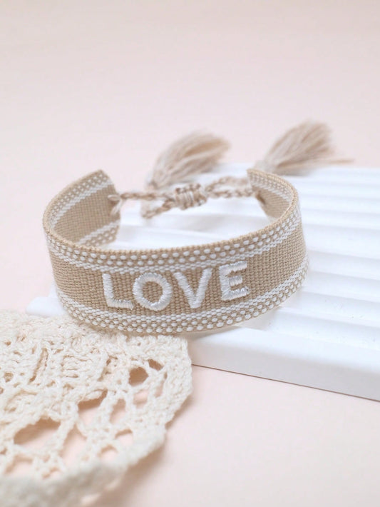 Bracelet cordelette avec pendentif lettre brodé