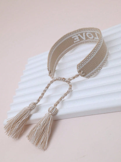Bracelet cordelette avec pendentif lettre brodé