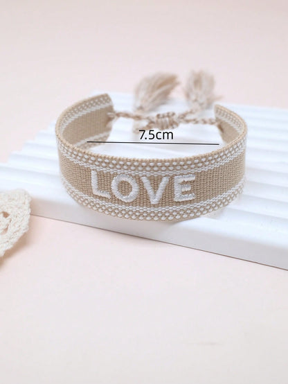 Bracelet cordelette avec pendentif lettre brodé