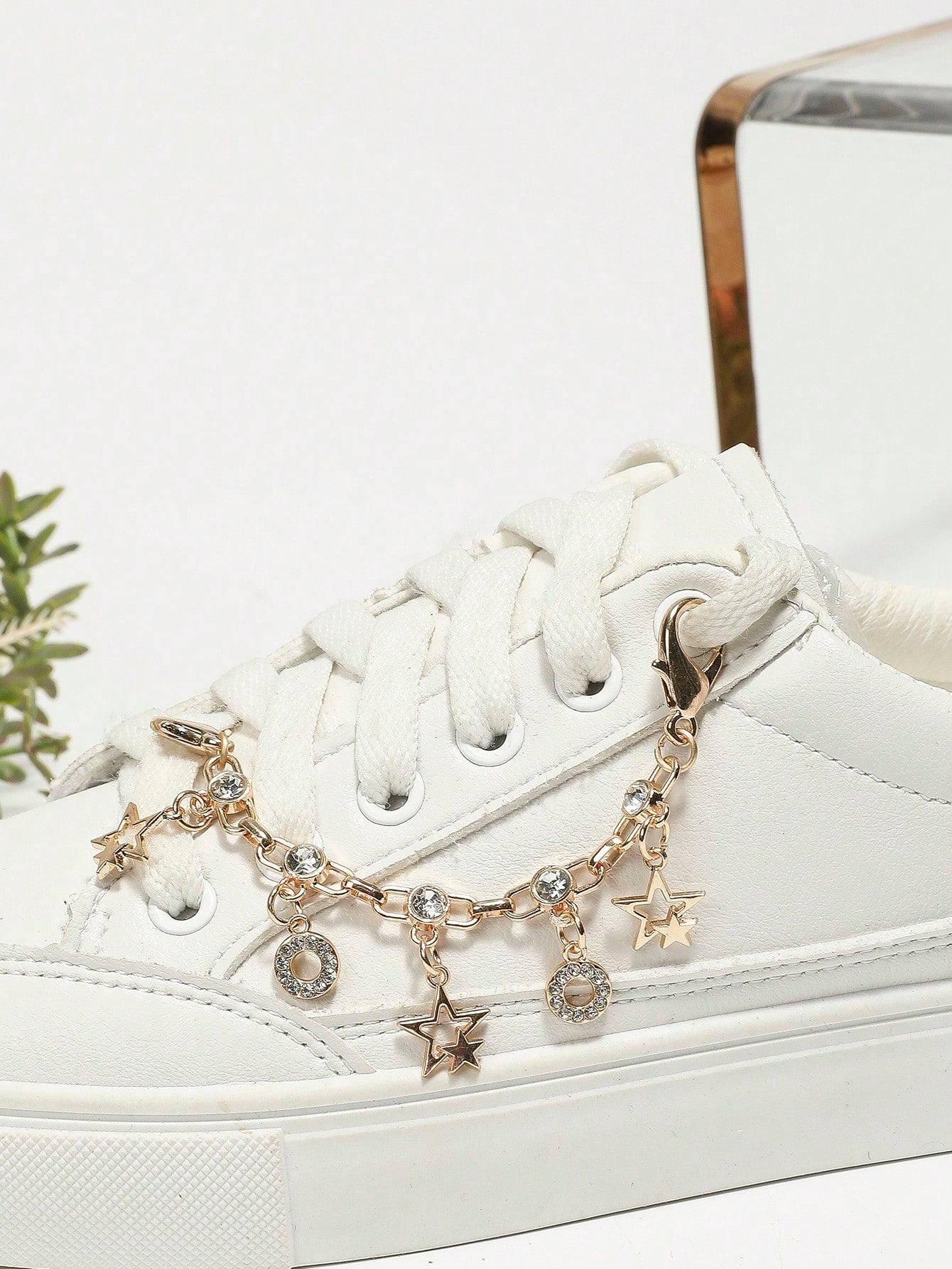Chaussures avec chaîne de lacet détachable