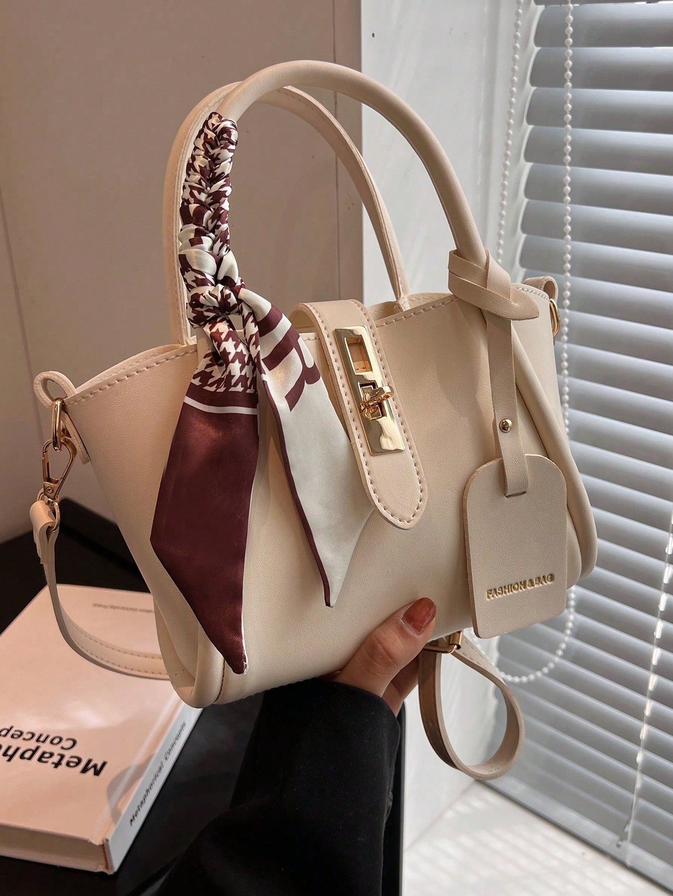 Sac fourre-tout PU avec foulard en soie - Sac à main pour femmes