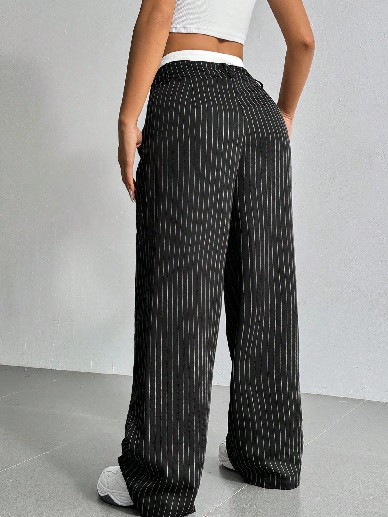 Pantalon costume femme taille haute rayures larges