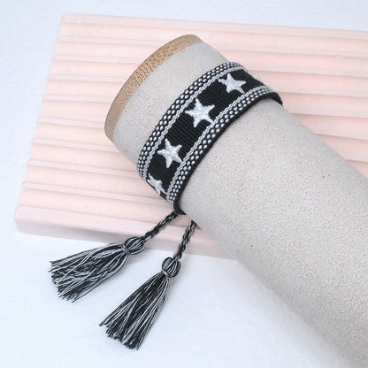 Bracelet tressé main avec étoile brodée