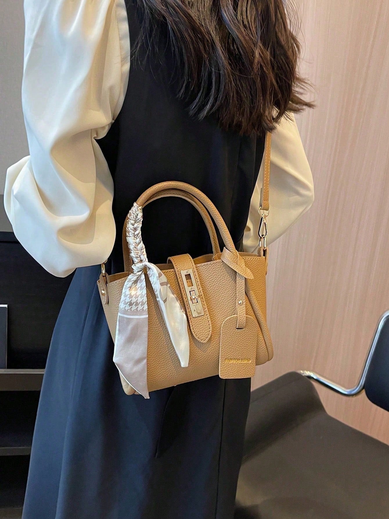 Sac bandoulière en PU avec boucle et écharpe