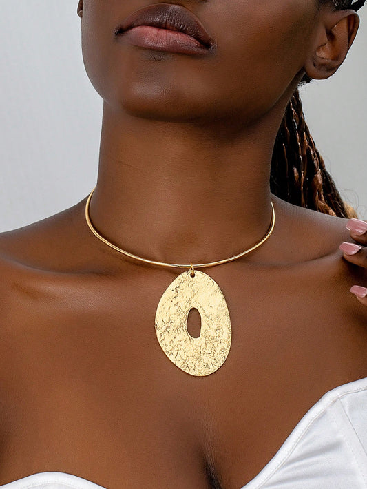 Collier ras-du-cou médaillon ovale doré pour femmes