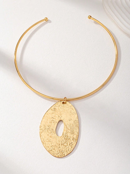 Collier ras-du-cou médaillon ovale doré pour femmes