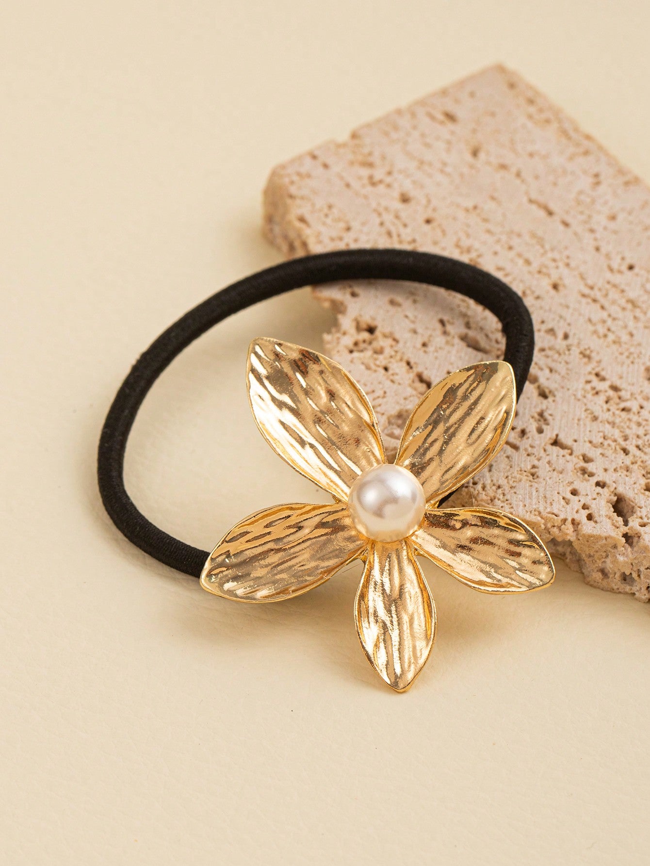 Chouchou Femme avec Fleur Métallique et Perle - Accessoire Cheveux Plage