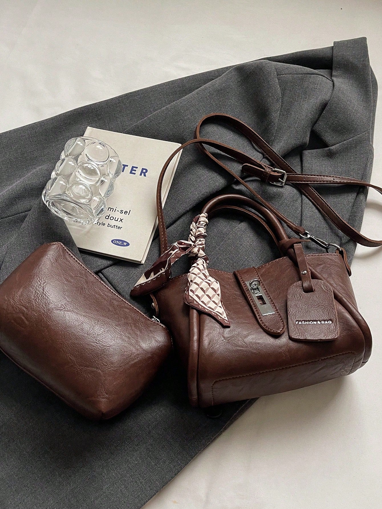 Sac fourre-tout en PU avec sangle amovible et foulard offert