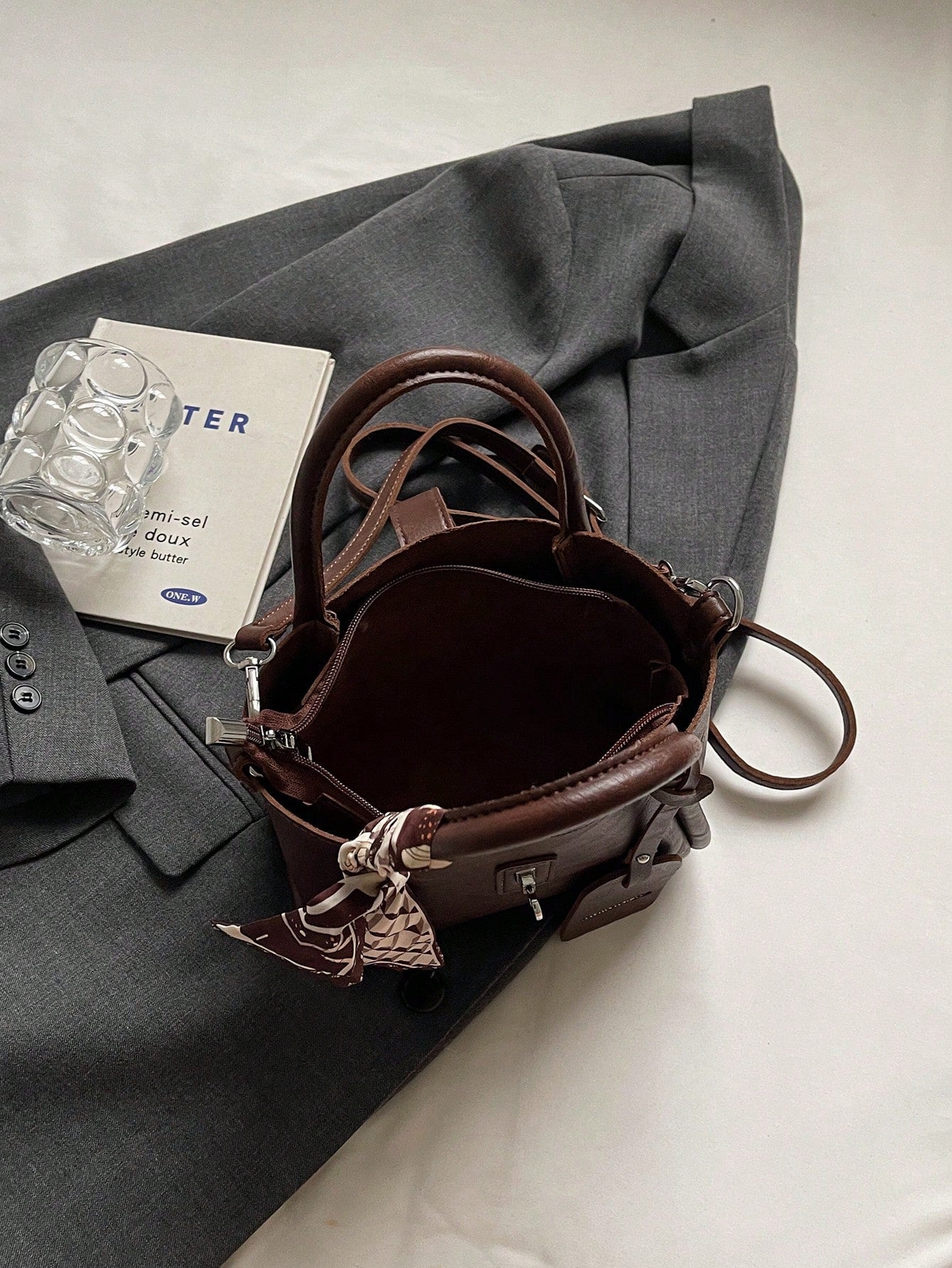 Sac fourre-tout en PU avec sangle amovible et foulard offert