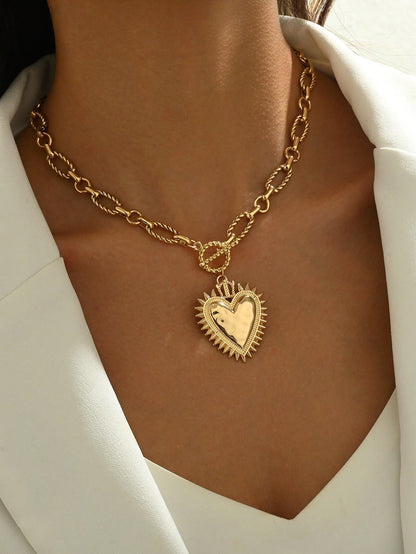 Collier ras du cou cœur martelé or pour femme