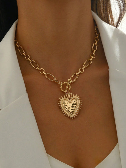 Collier ras du cou cœur martelé or pour femme