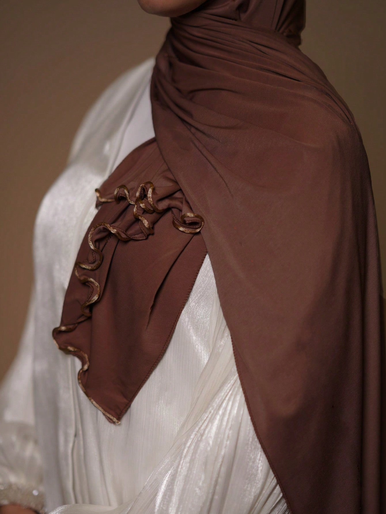 Foulard doux tricoté avec bordure ondulée pour femmes