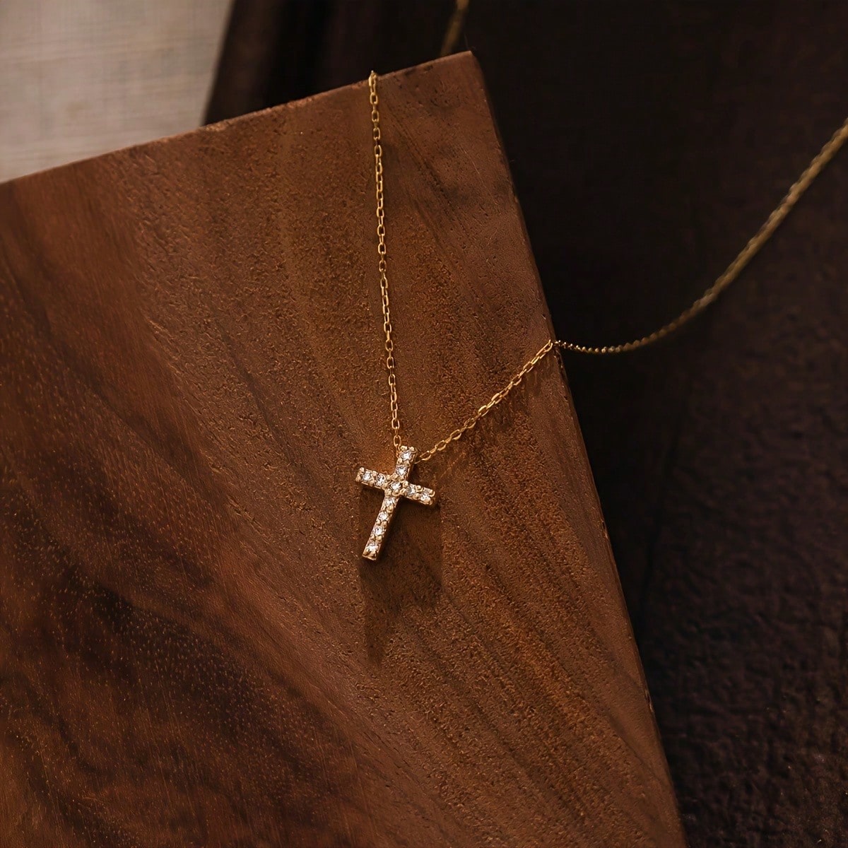 Collier croix cristal or