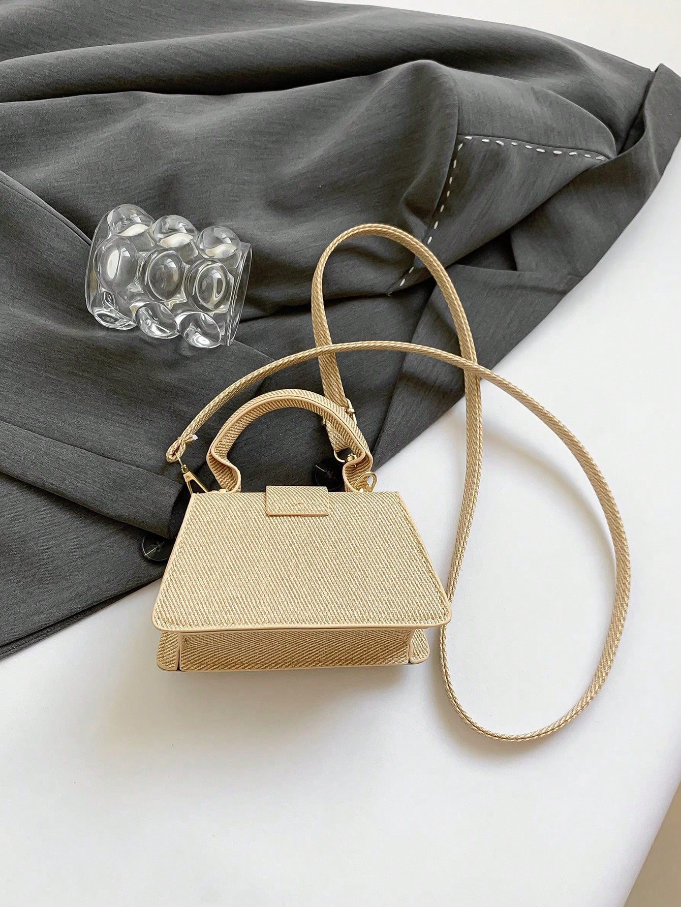 Pochette femme carrée mini en cuir uni