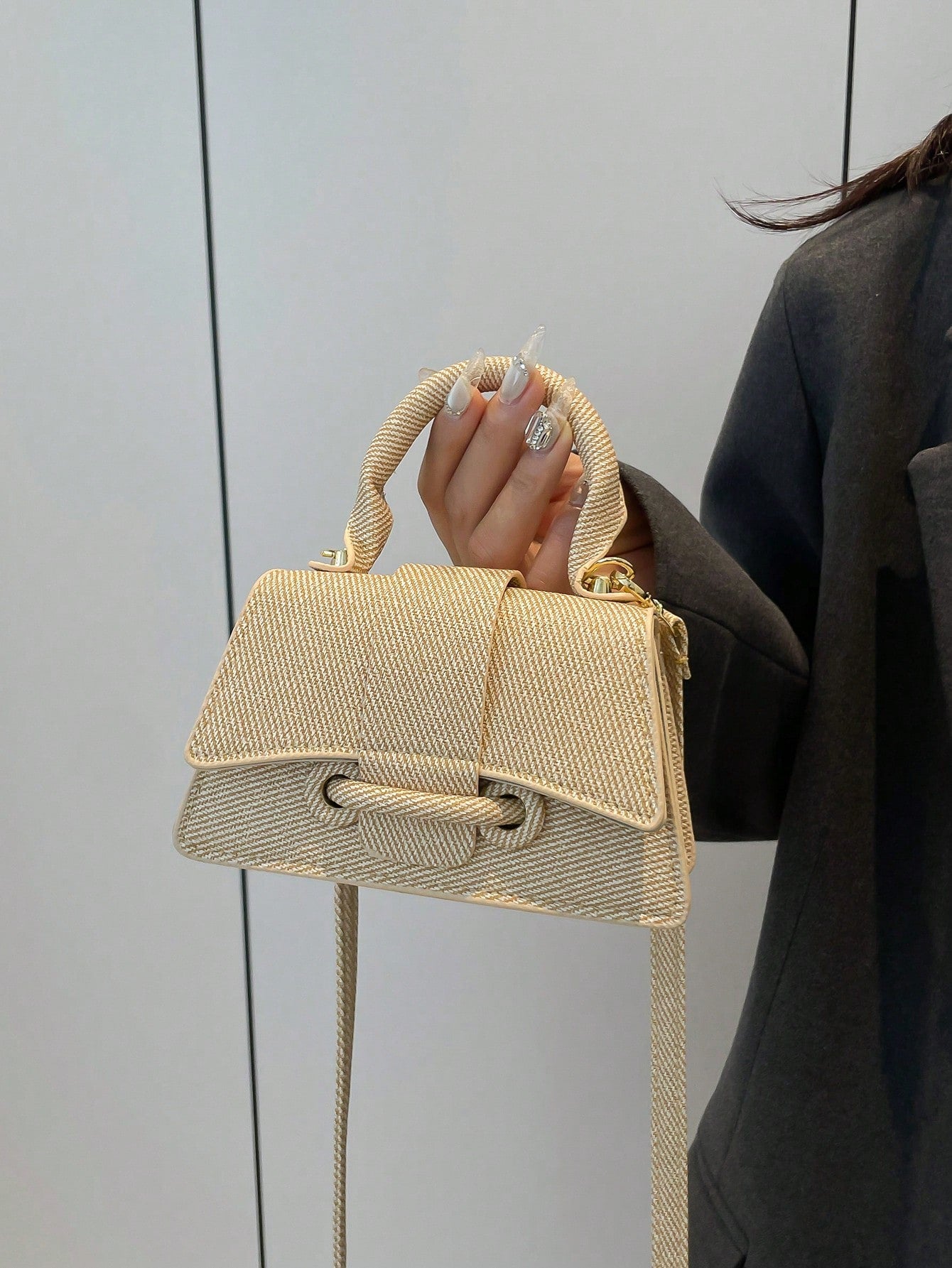 Pochette femme carrée mini en cuir uni