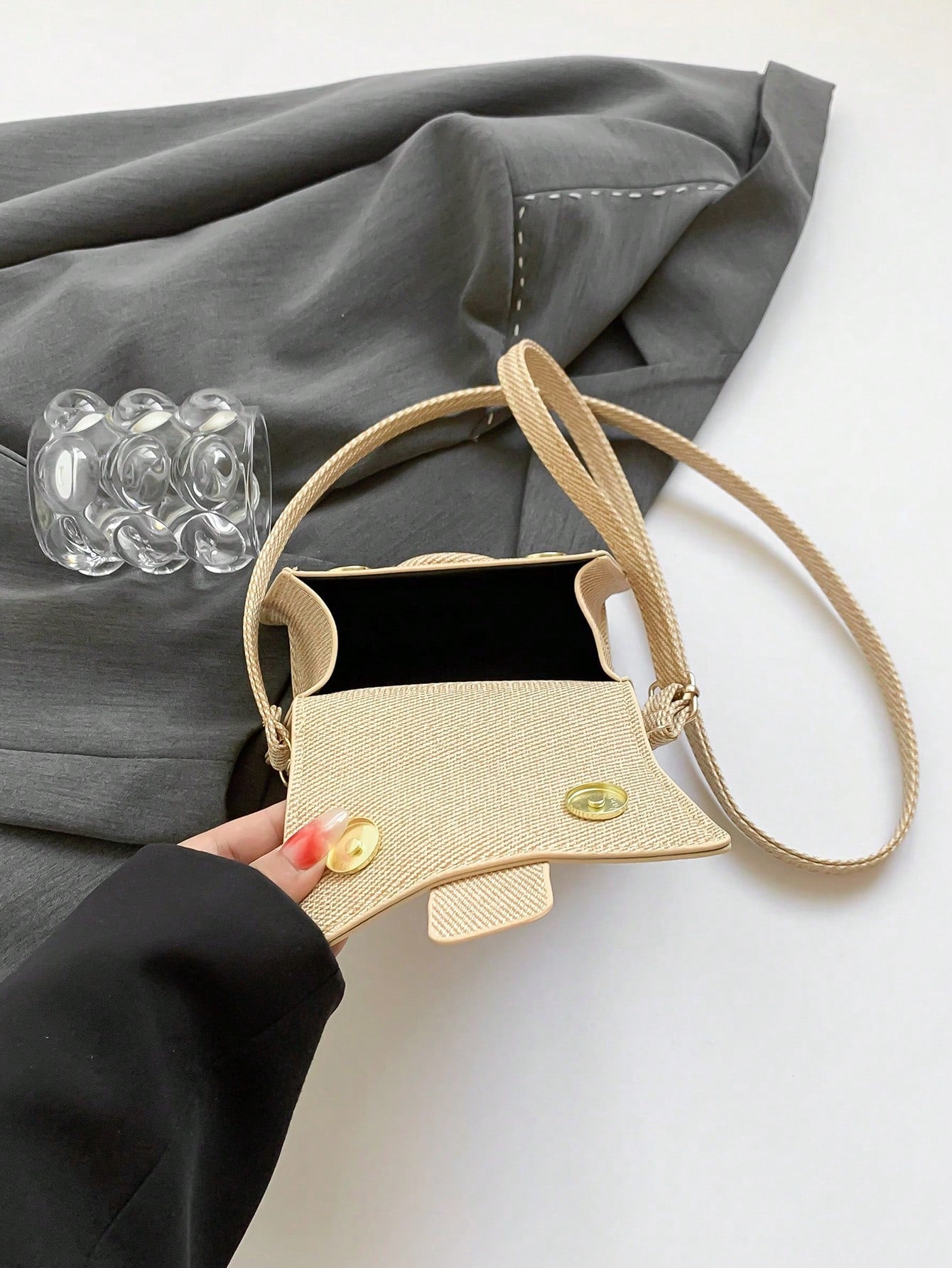 Pochette femme carrée mini en cuir uni