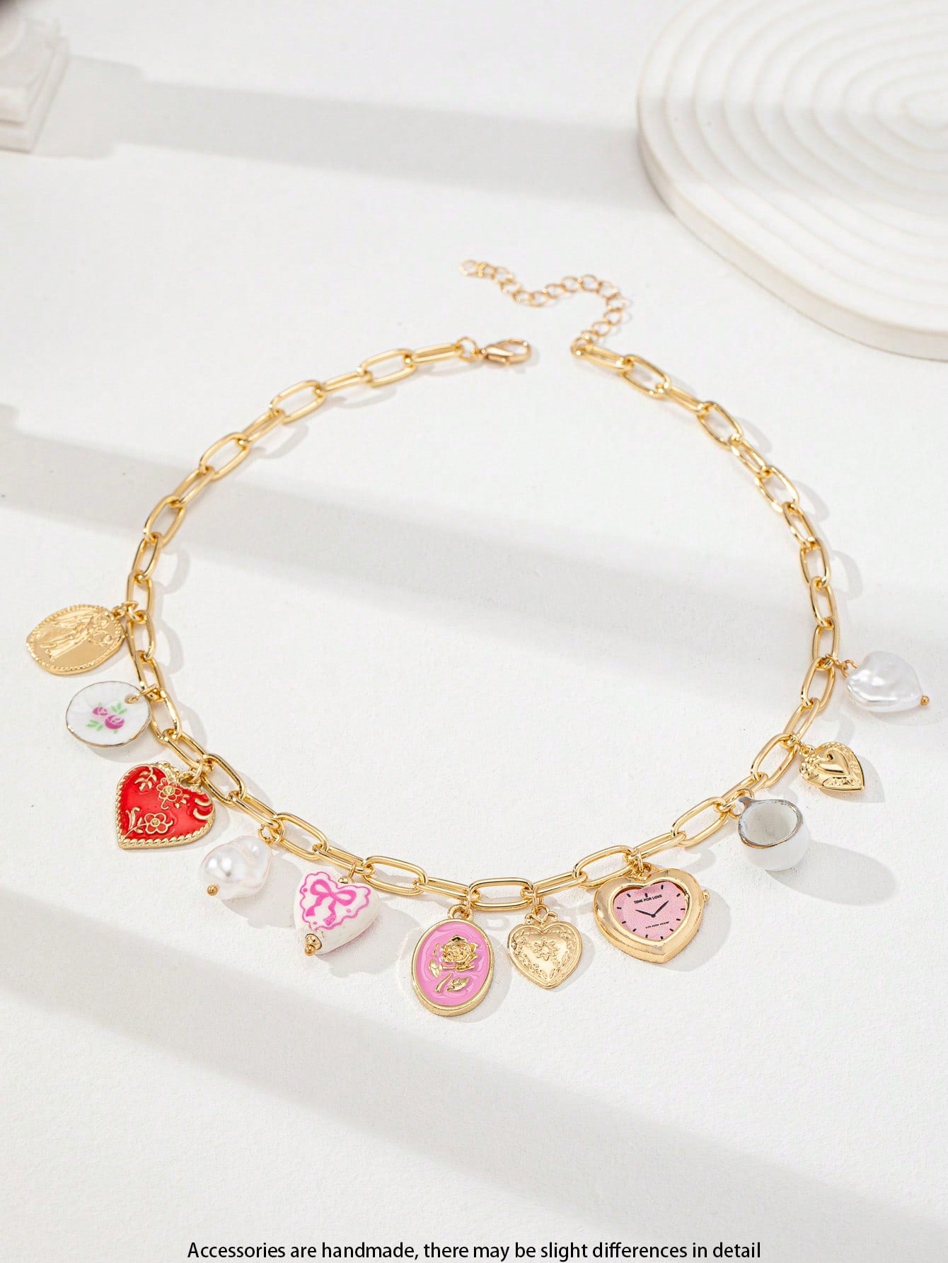 Collier pendentif cœur céramique, breloques multiples