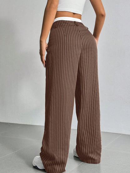 Pantalon costume large à ceinture rayée