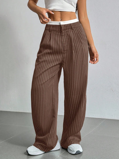 Pantalon costume large à ceinture rayée