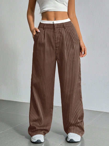 Pantalon costume large à ceinture rayée