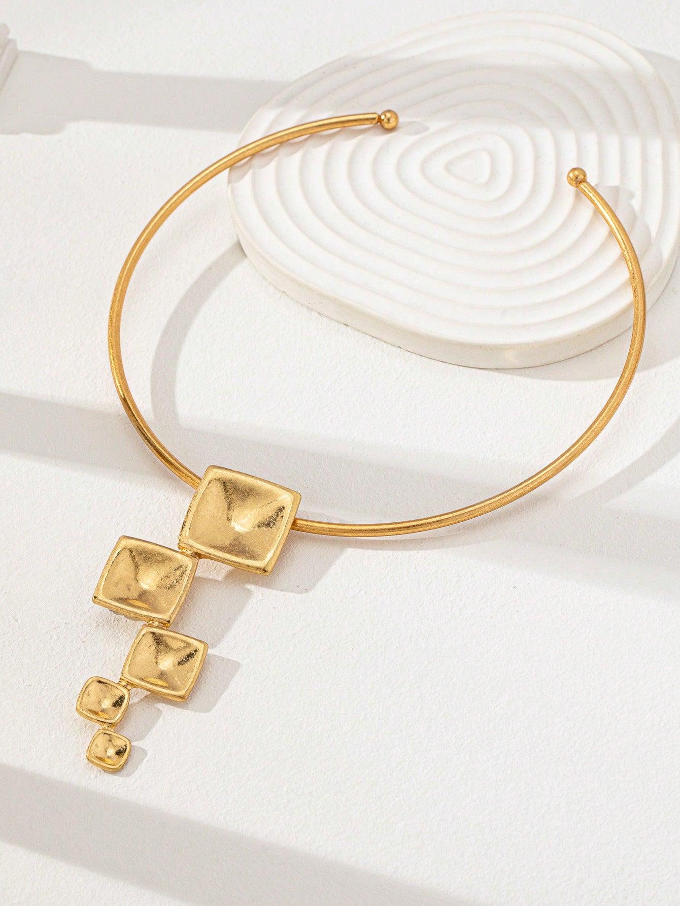 Collier ras-de-cou géométrique doré pour femmes